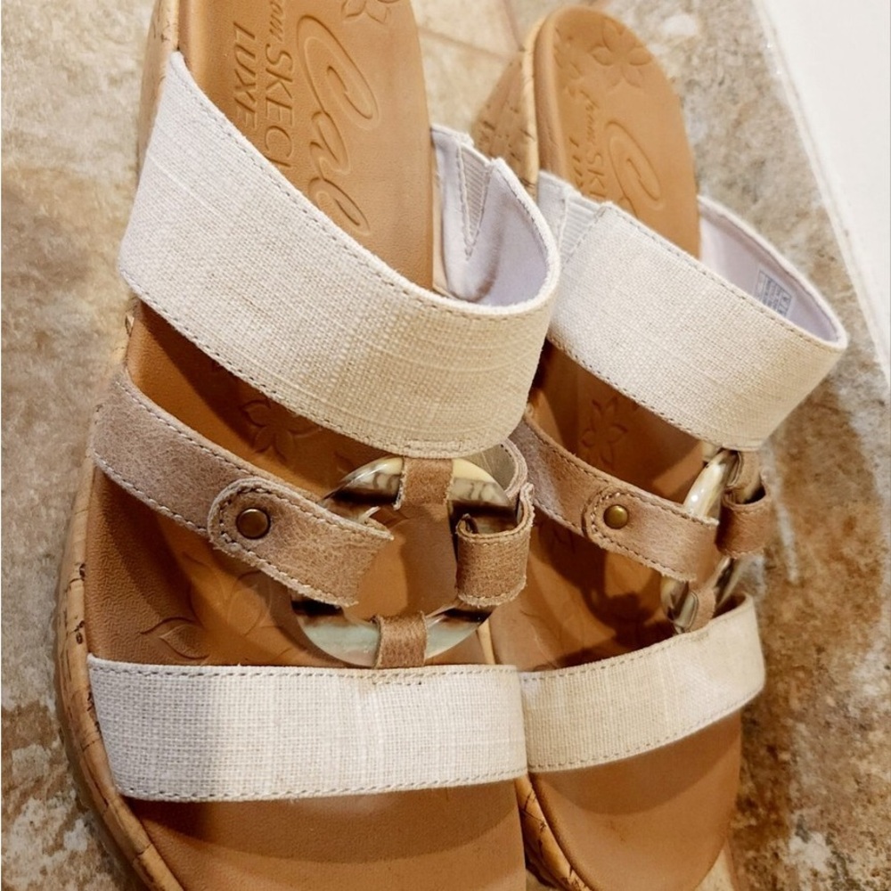 Skechers Women's Beige and White Sandals NWT